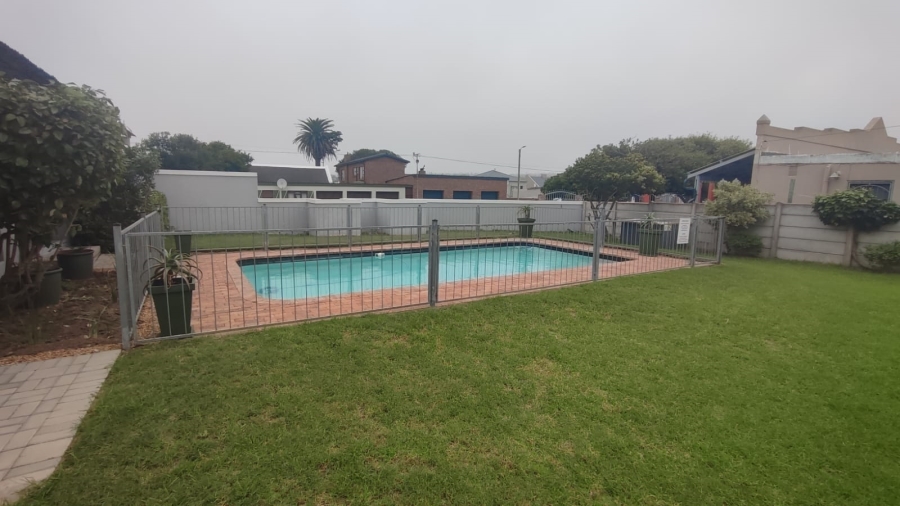 2 Bedroom Property for Sale in Stilbaai Oos Western Cape